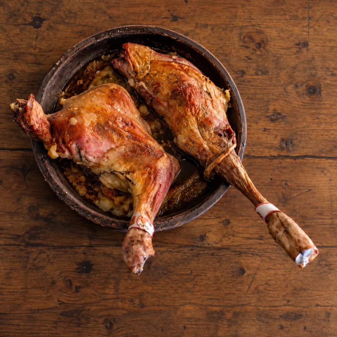 Agneau de lait rôti au four à bois